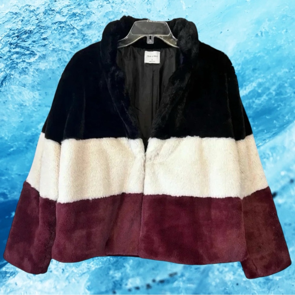Plush Colorblock Teddy Jacket with Bold Stripes